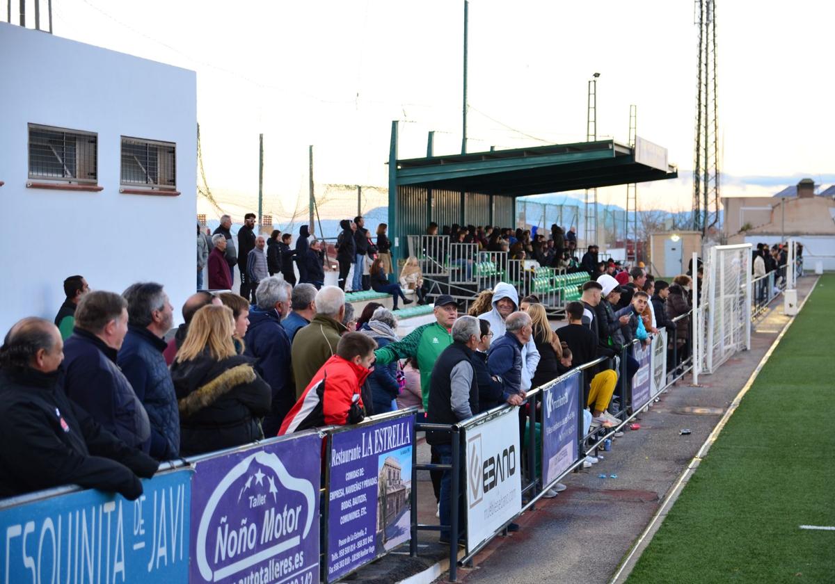 Ambiente en un partido en Las Viñas.