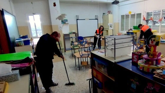 La avería en un lavabo provoca una inundación en el CEIP Mariana Pineda de Huétor