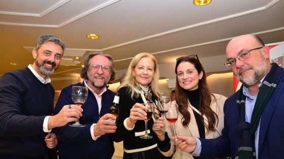 Así es el ambiente en las trigésimas Jornadas del Vino, Jamón y Chacinas de Huétor Vega