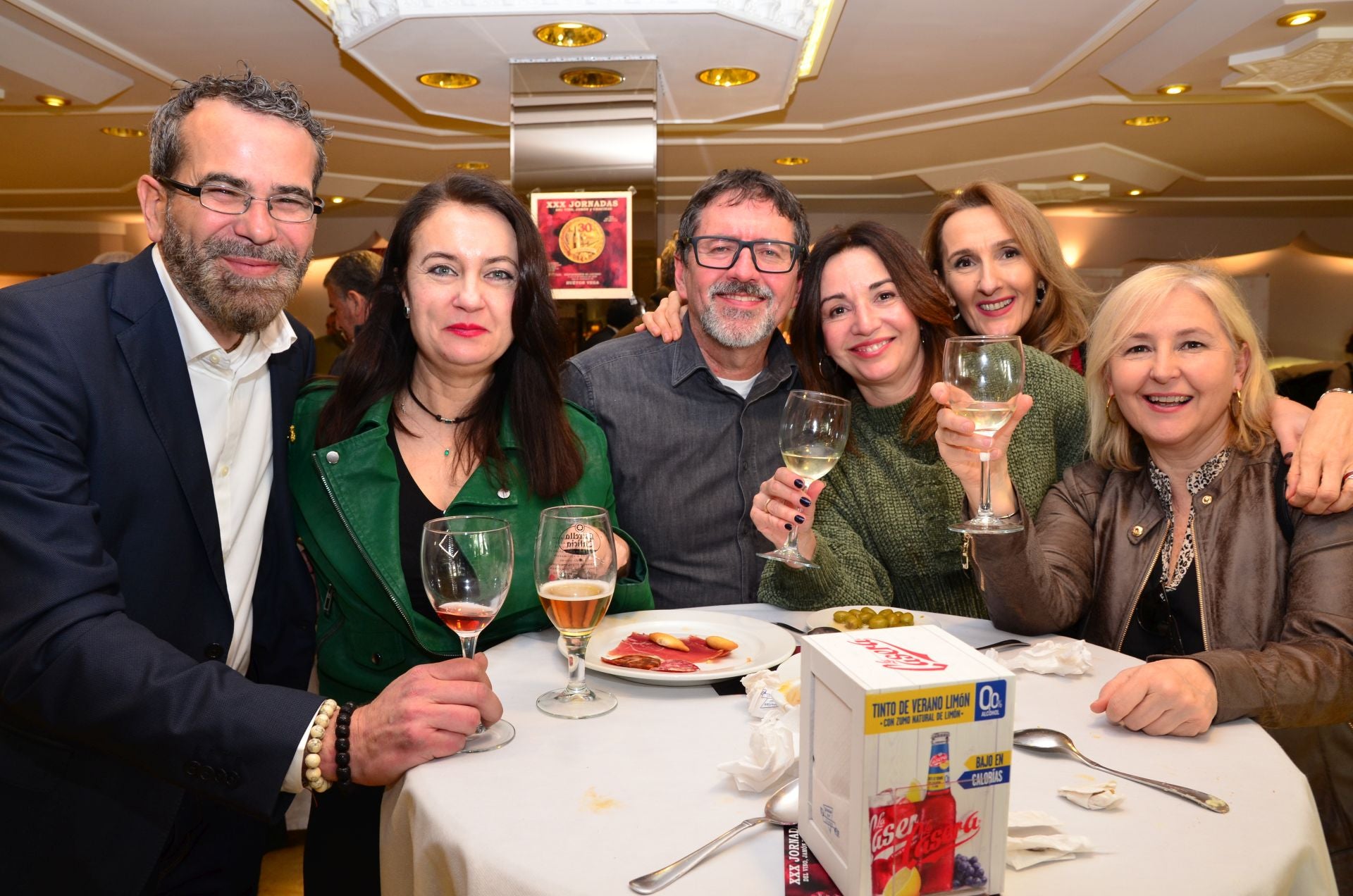 Así es el ambiente en las trigésimas Jornadas del Vino, Jamón y Chacinas de Huétor Vega