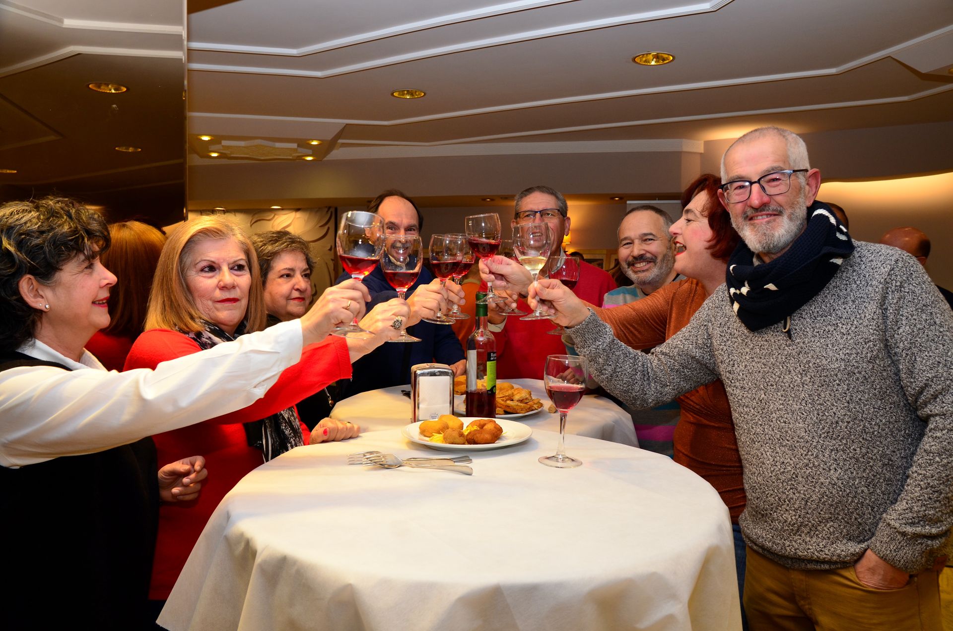 Así es el ambiente en las trigésimas Jornadas del Vino, Jamón y Chacinas de Huétor Vega