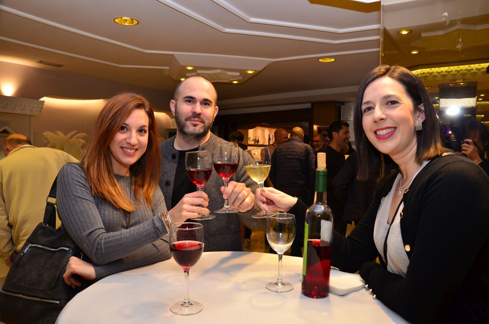 Así es el ambiente en las trigésimas Jornadas del Vino, Jamón y Chacinas de Huétor Vega