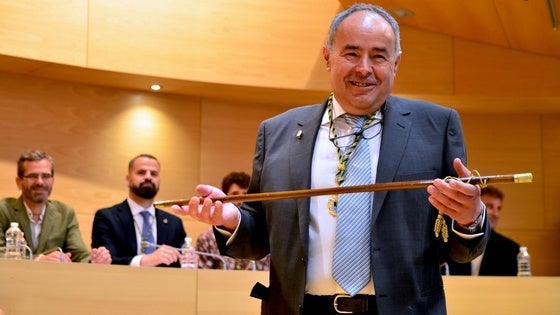 El alcalde de Huétor Vega reestructura el gobierno local tras la salida de IU