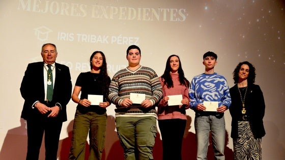 Homenaje a los cuatro mejores expedientes de la ESO en Huétor Vega