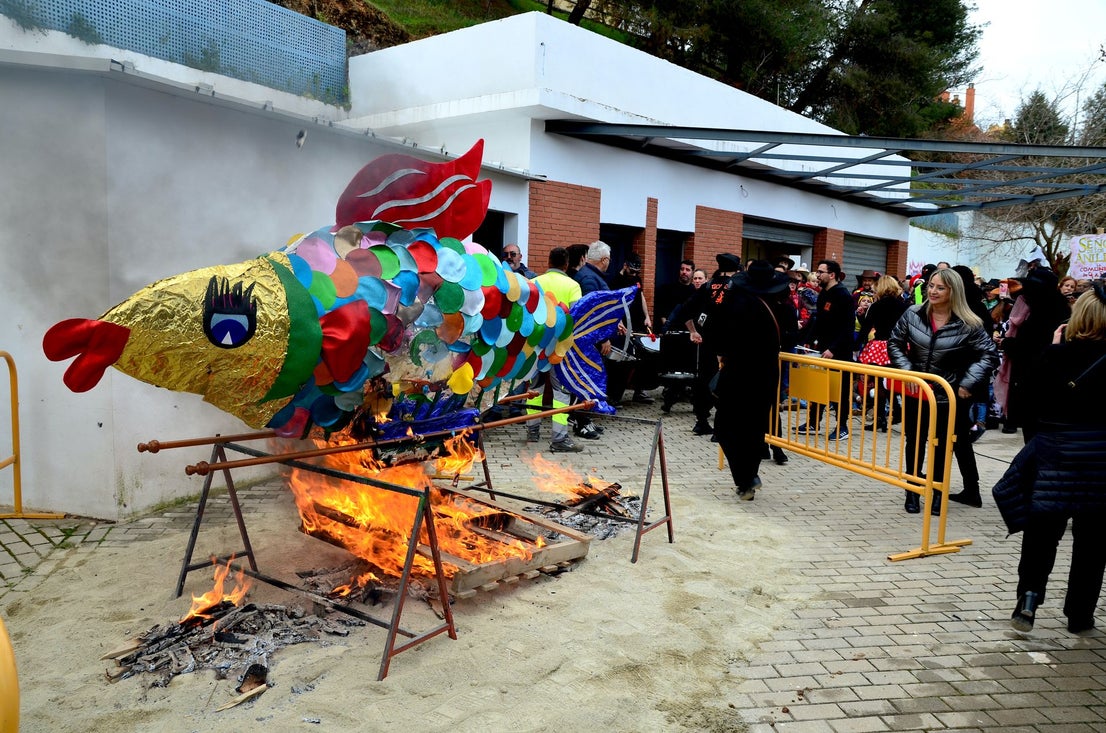 Carnaval: la sardina vuelve a arder en Huétor Vega
