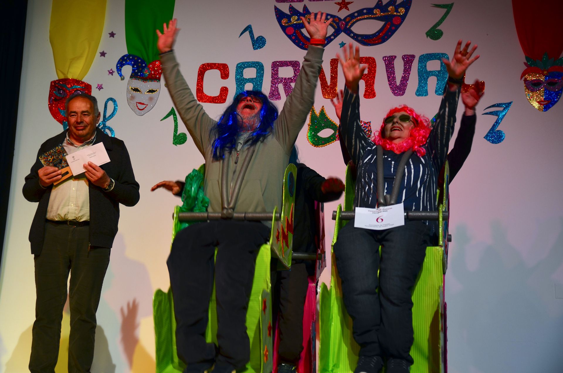 Tarde de disfraces y chirigota en Huétor Vega