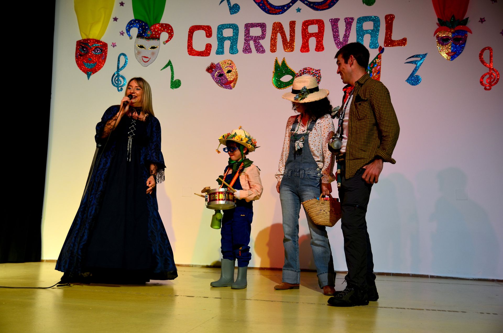 Tarde de disfraces y chirigota en Huétor Vega