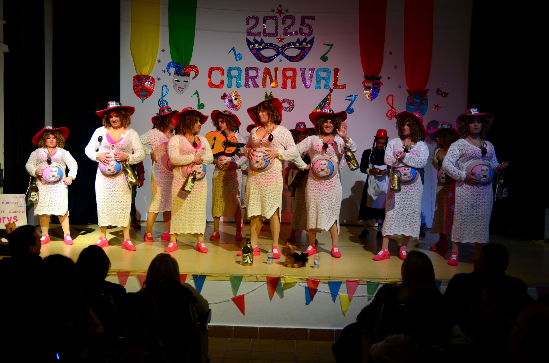 Tarde de disfraces y chirigota en Huétor Vega