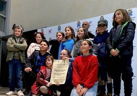 El grupo teatral del CEIP Mariana Pineda muestra la Mención Especial.
