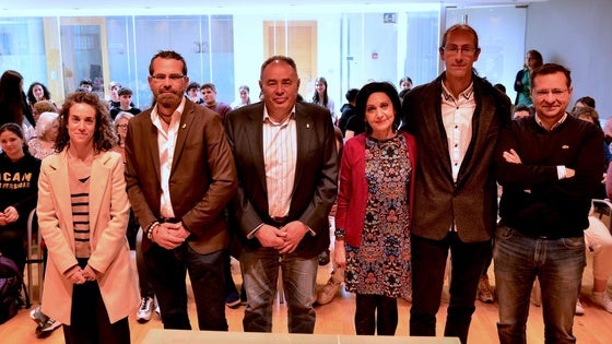 Huétor Vega estrena en el salón de plenos su Aula de Literatura