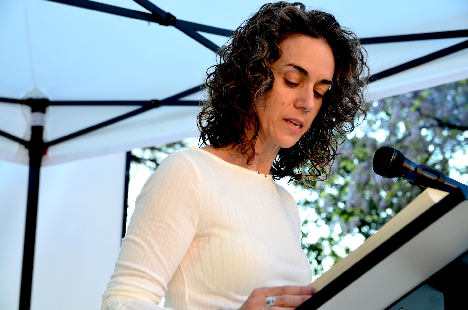 Huétor Vega lee 'El Quijote' en el Carmen de San Rafael