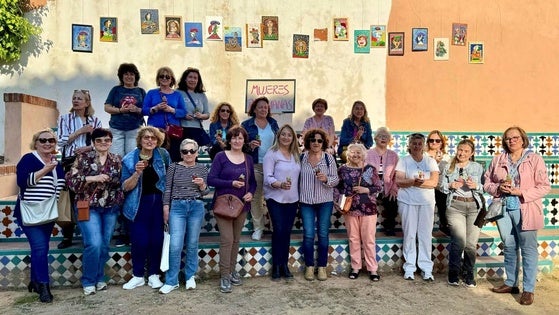 Tertulia «en femenino» y exposición: así vivió Huétor Vega la tarde del apagón