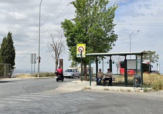 Nueva marquesina de la línea 184, entre Huétor Vega y Granada.