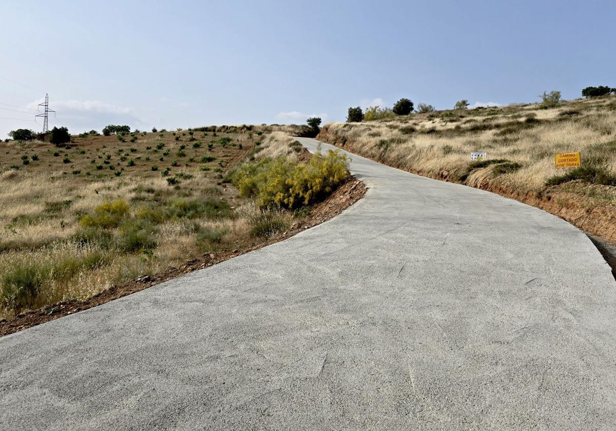 La Junta cambia el pavimento en un tramo de la vía pecuaria Cuesta de las Cabras