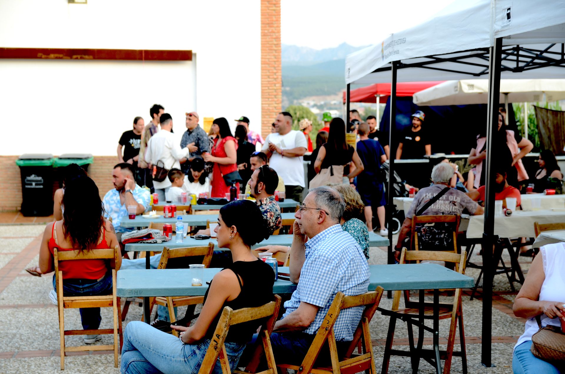 Músicos y artesanos unen fuerzas solidarias en Huétor Vega