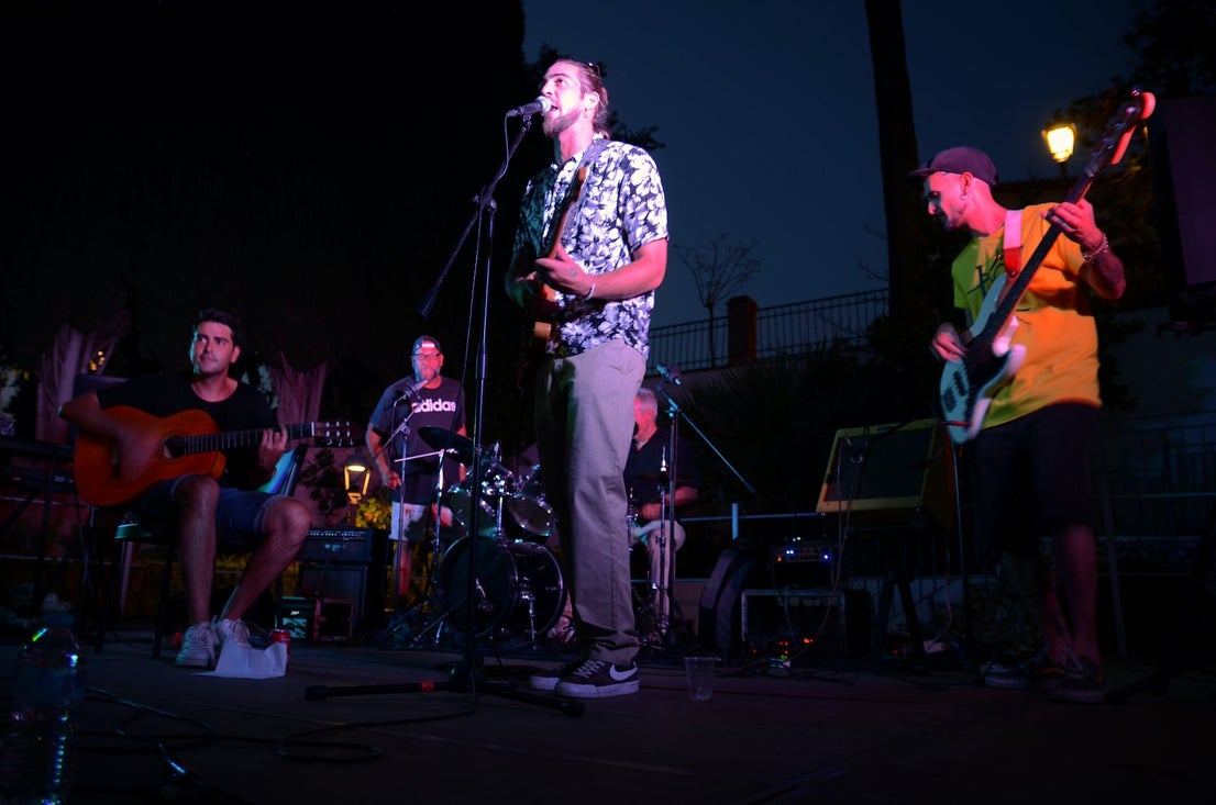 Músicos y artesanos unen fuerzas solidarias en Huétor Vega