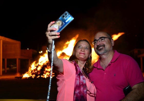 Hoguera de San Juan de Huétor Vega, el año pasado.