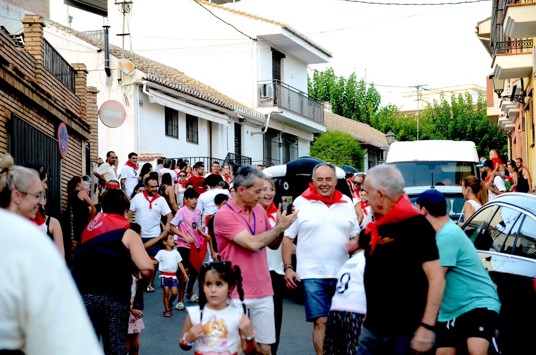 Encuéntrate en el 'encierro de toros' familiar de Huétor Vega