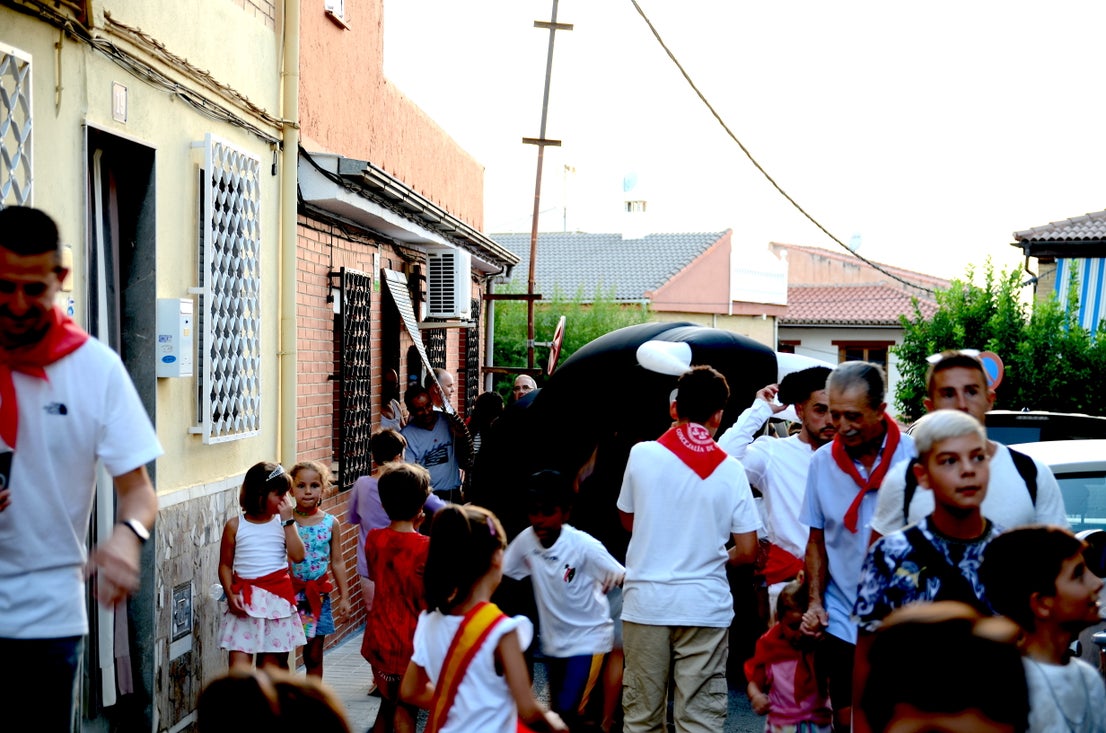 Encuéntrate en el 'encierro de toros' familiar de Huétor Vega