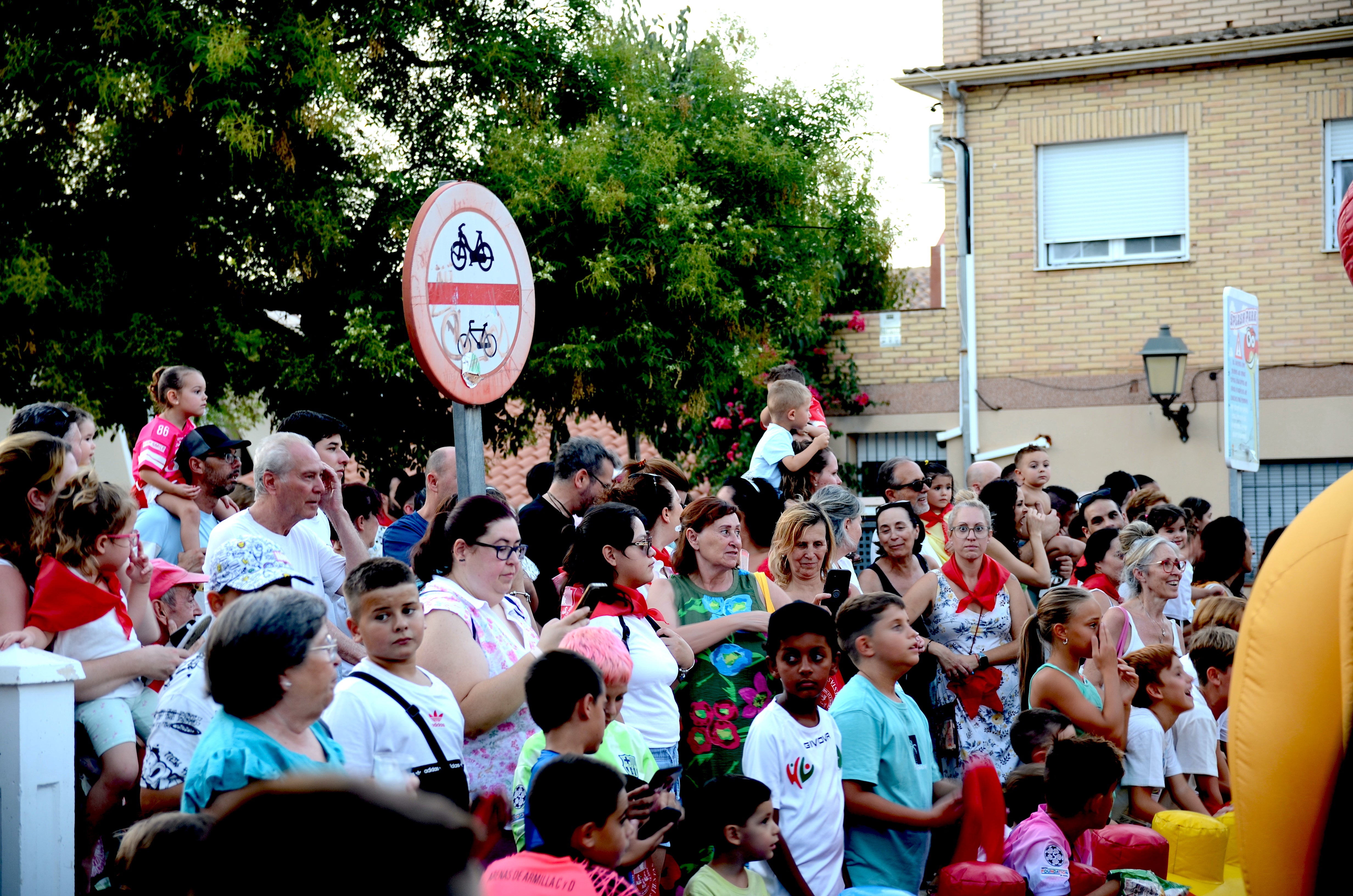 Encuéntrate en el &#039;encierro de toros&#039; familiar de Huétor Vega