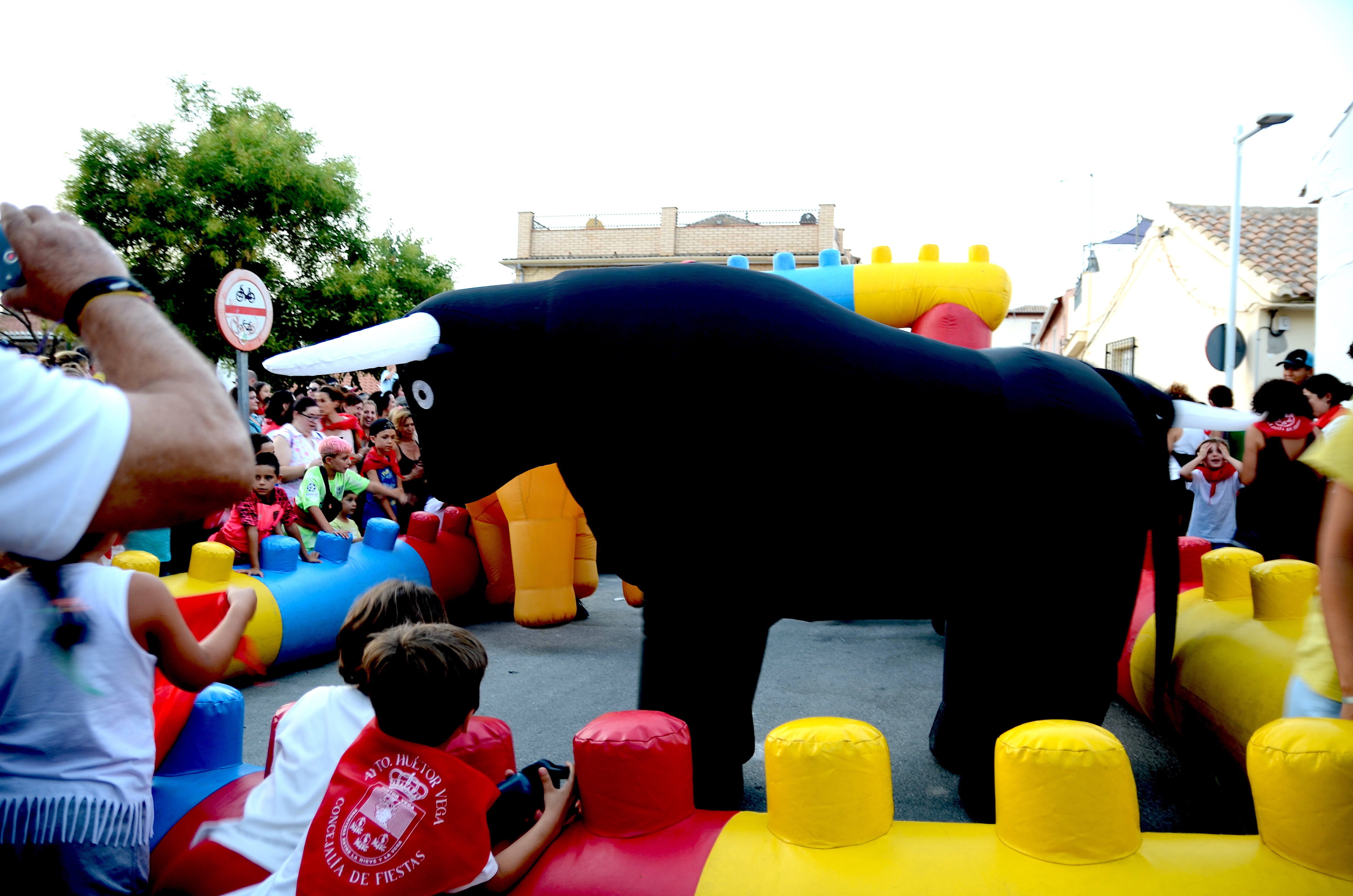 Encuéntrate en el &#039;encierro de toros&#039; familiar de Huétor Vega