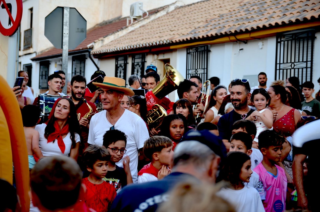Encuéntrate en el 'encierro de toros' familiar de Huétor Vega