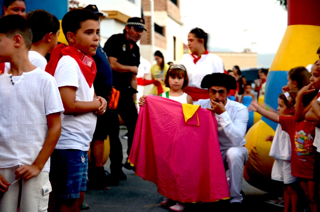Encuéntrate en el 'encierro de toros' familiar de Huétor Vega