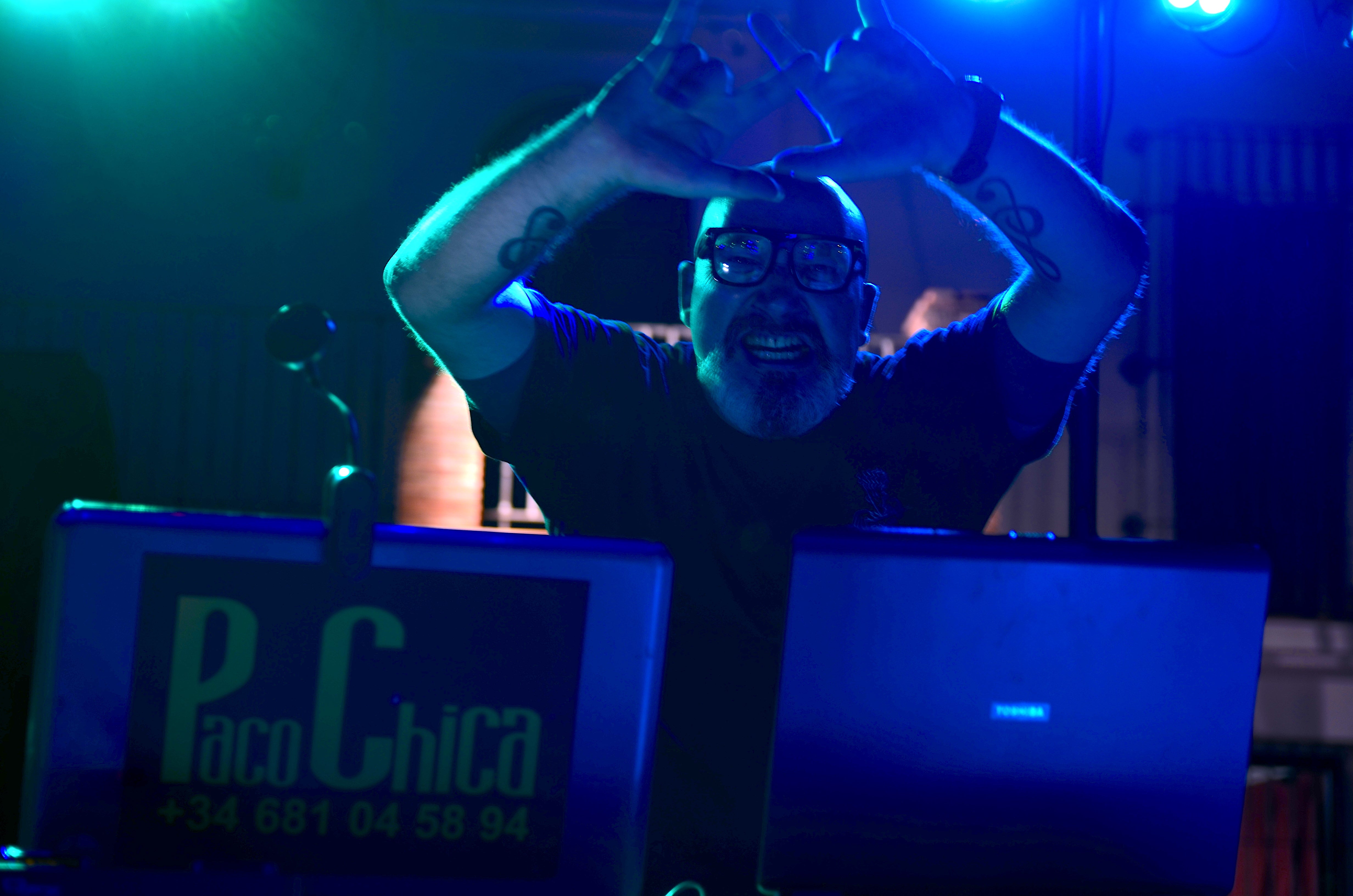 Fiesta &#039;ochentera&#039; en Huétor Vega