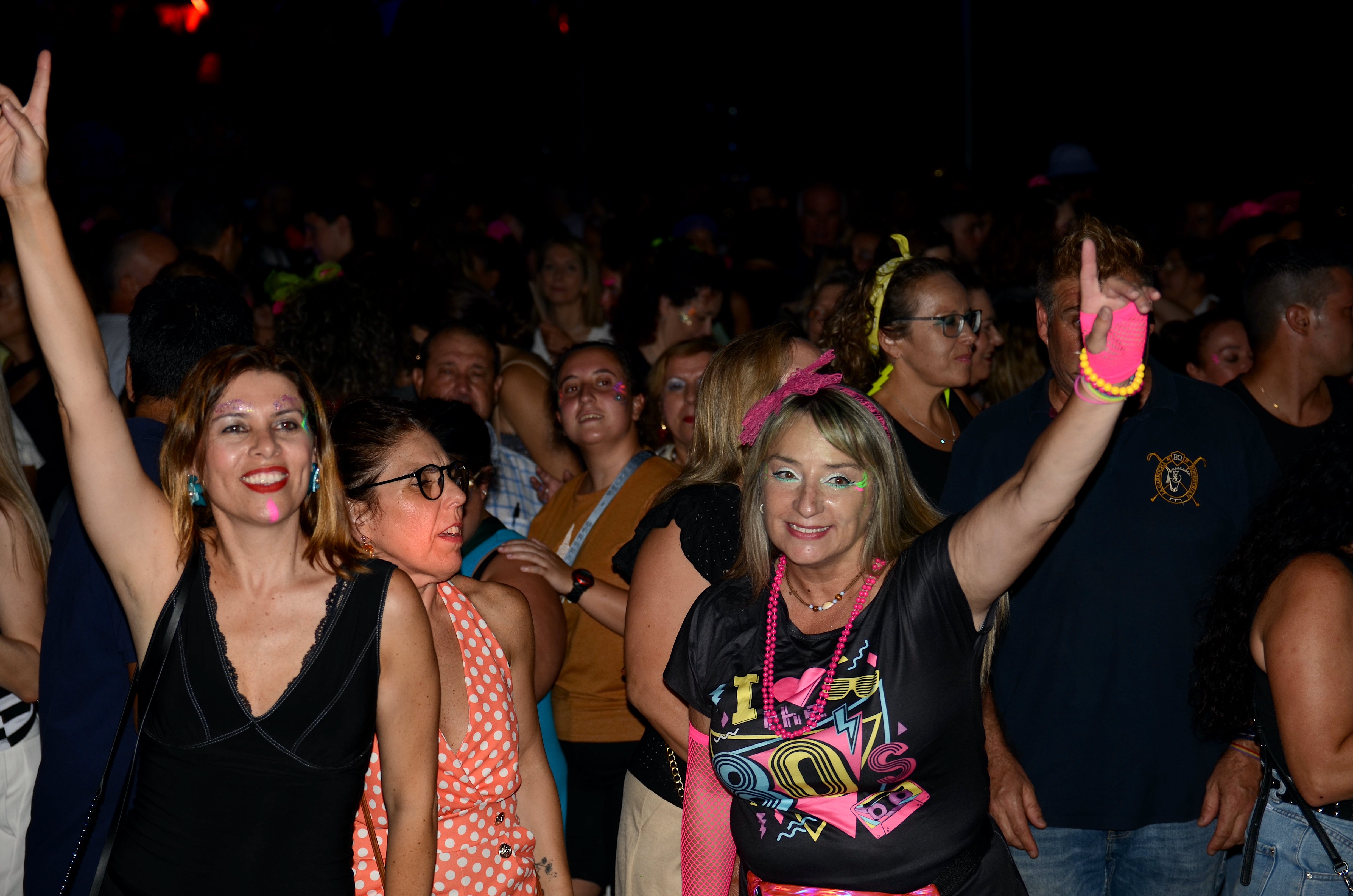 Fiesta 'ochentera' en Huétor Vega