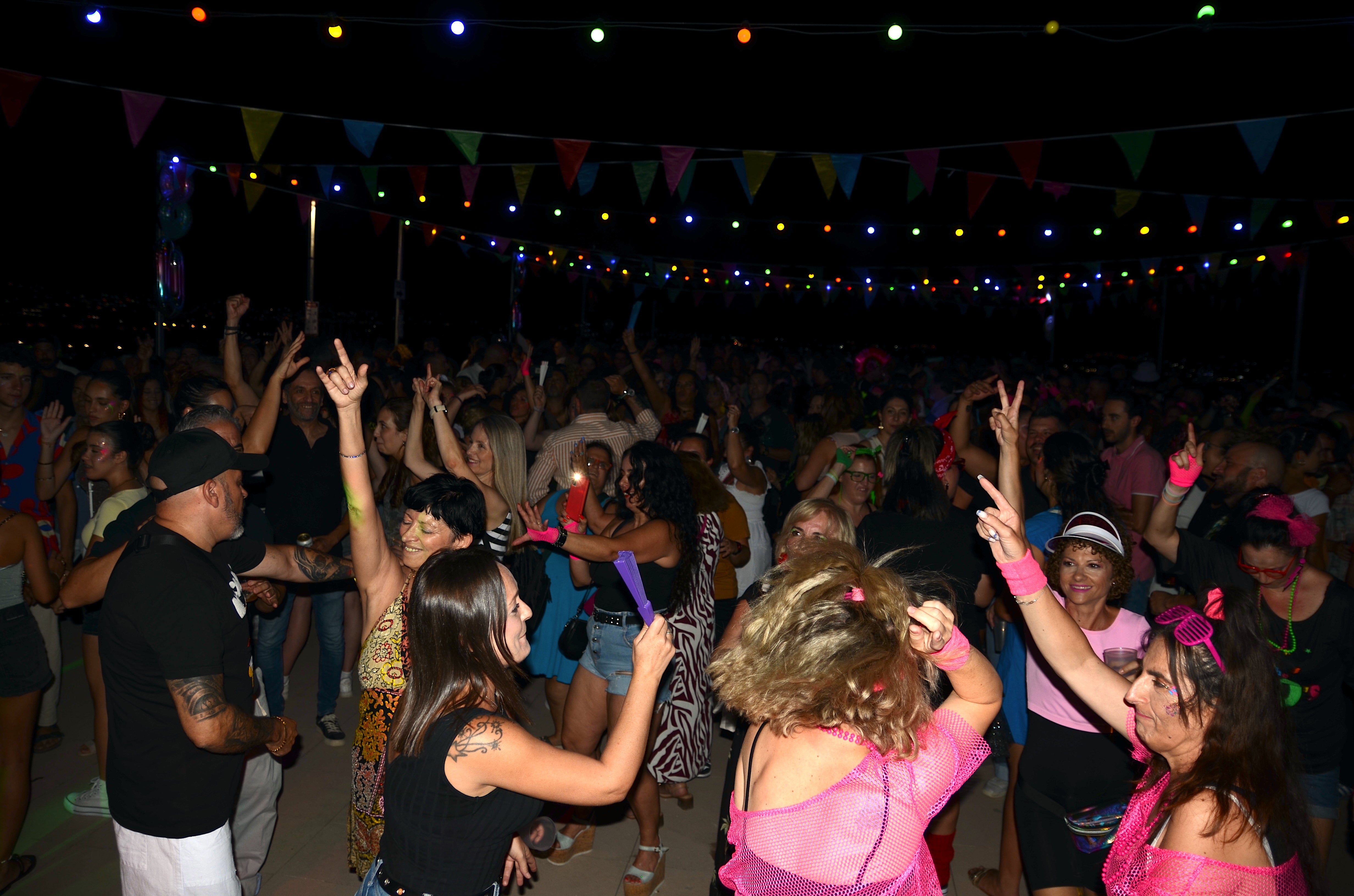 Fiesta &#039;ochentera&#039; en Huétor Vega