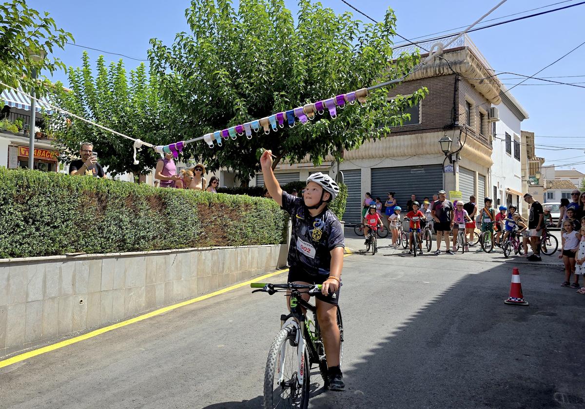 'Cintas en bici', un reto popular para los más jóvenes.