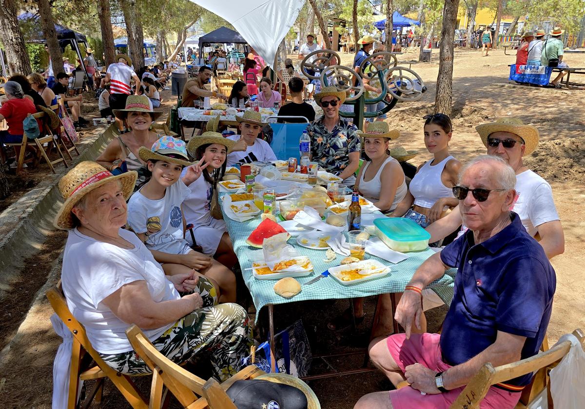 El pueblo, unido un año más en el Parque de los Pinos el 15 de agosto.