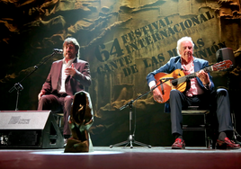 Gregorio Moya, acompañado al toque por Paco Cortés, en la reciente final del Cante de las Minas.