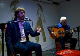 Gregorio Moya y Paco Cortés, en el escenario de La Parra Flamenca, en Huétor Vega.