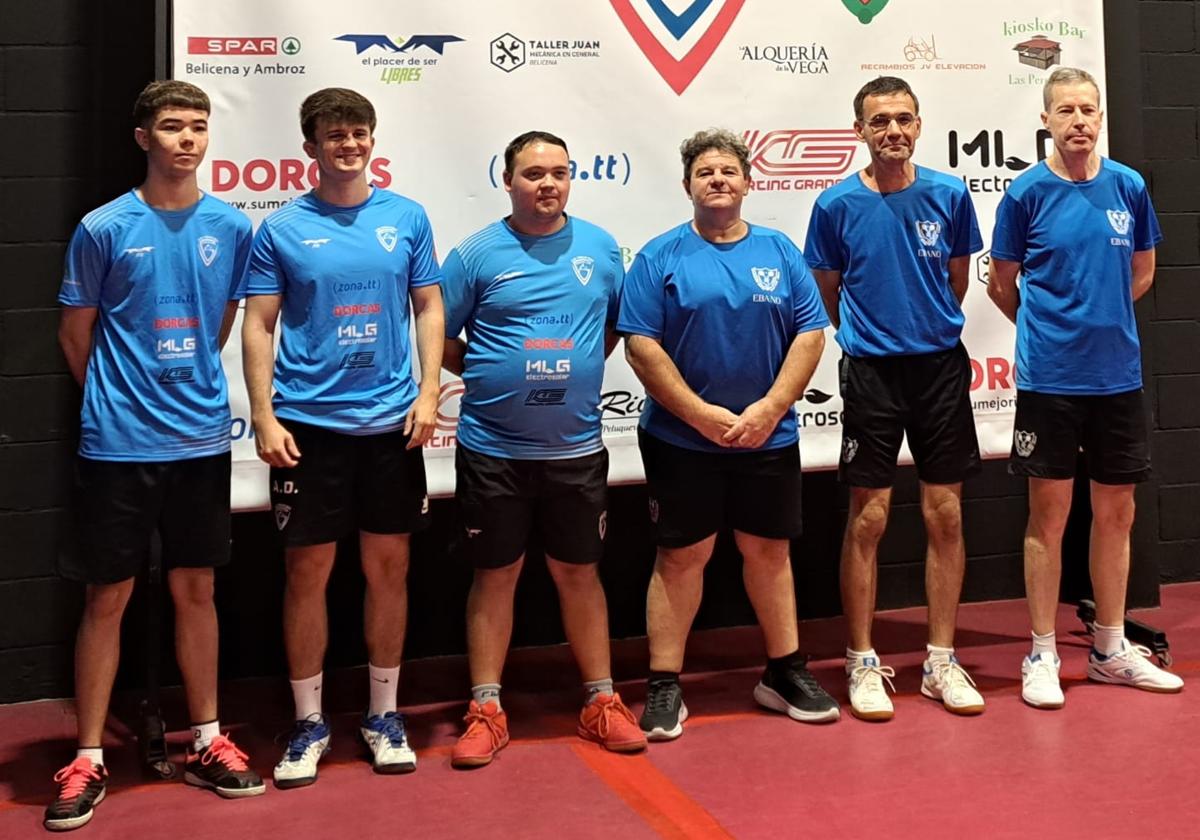 El Ébano Huétor Vega de Tercera División (a la derecha), con el Vegas del Genil.