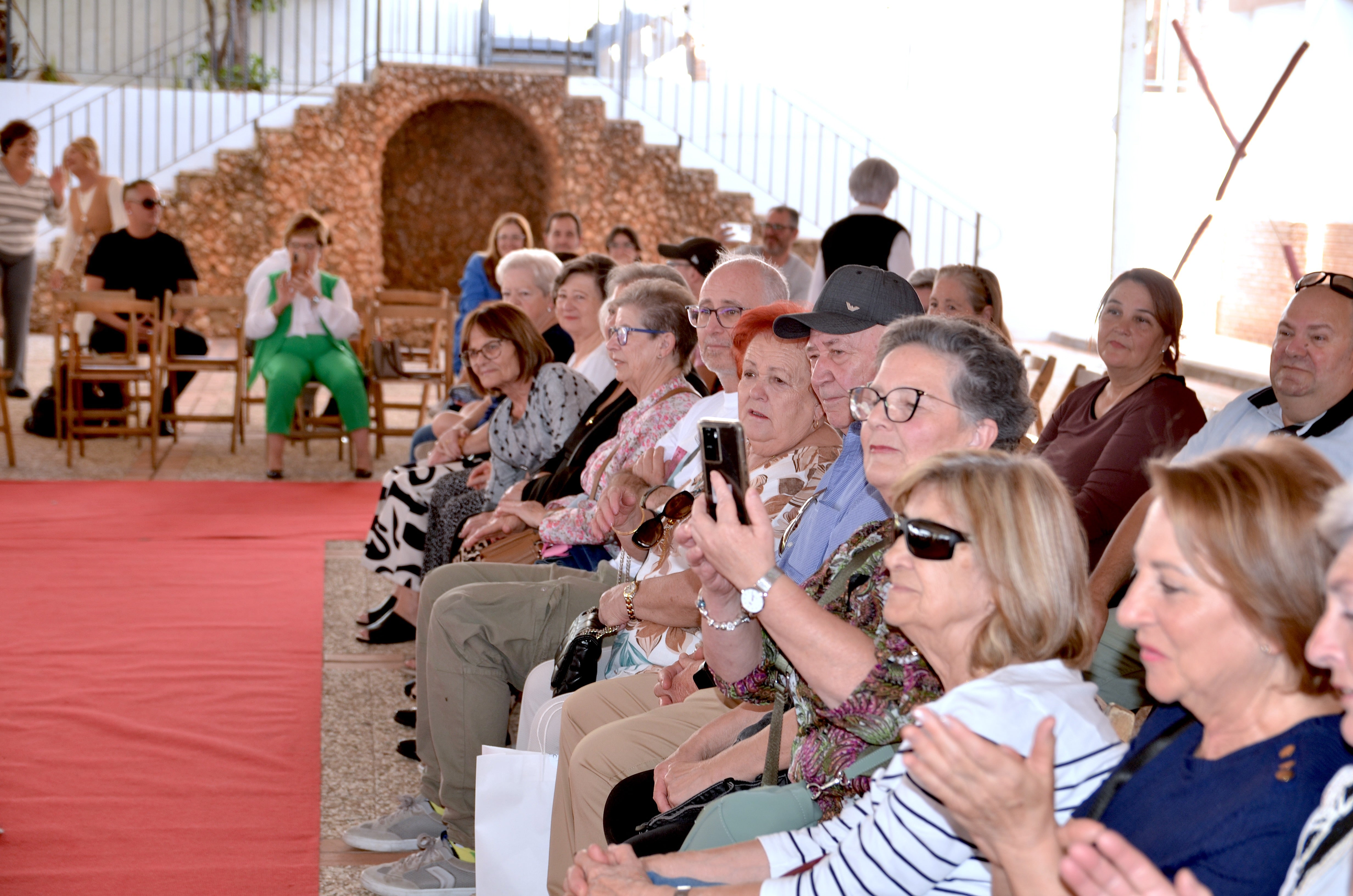 El comercio local desfila en Huétor Vega