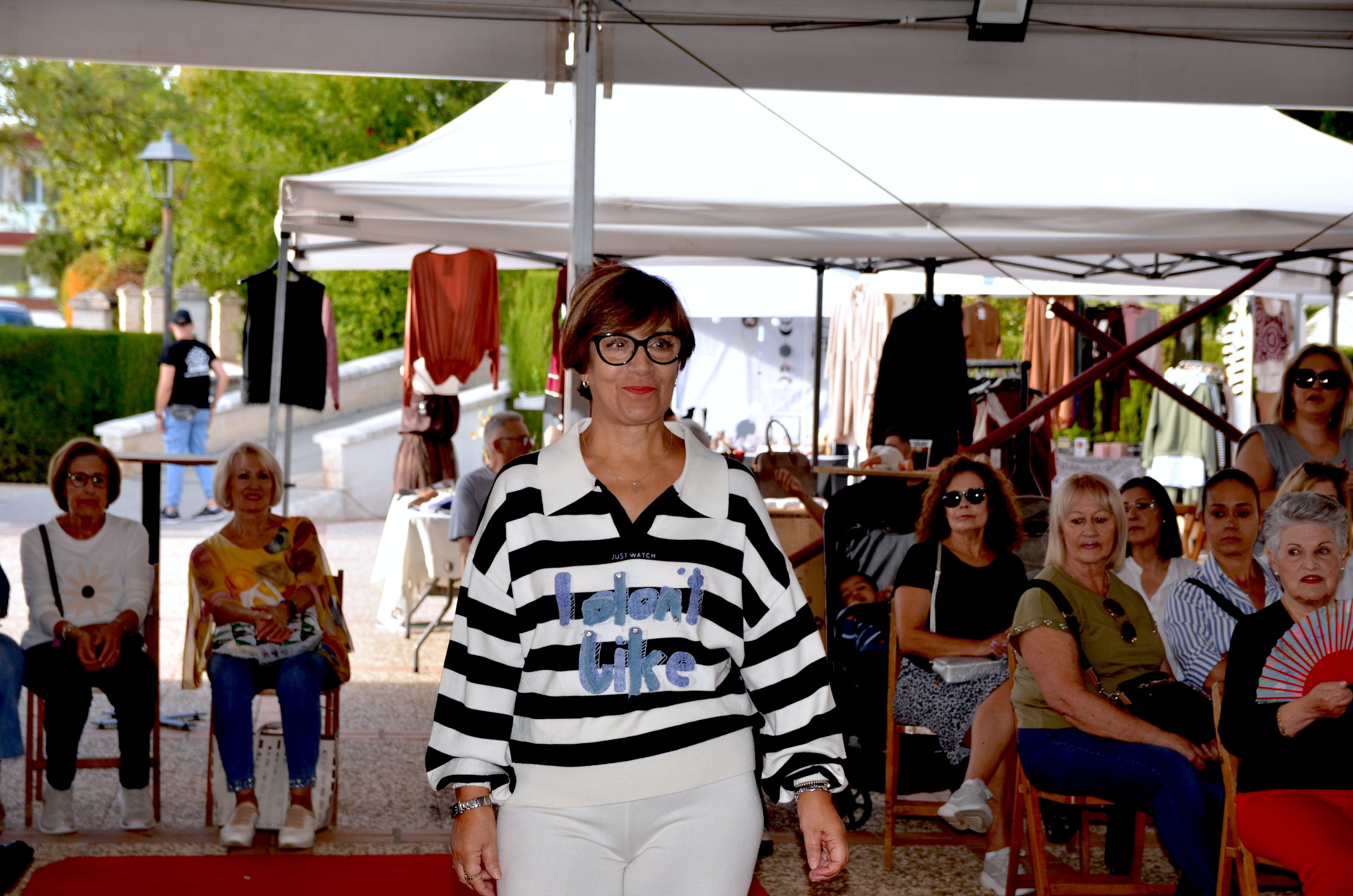 El comercio local desfila en Huétor Vega