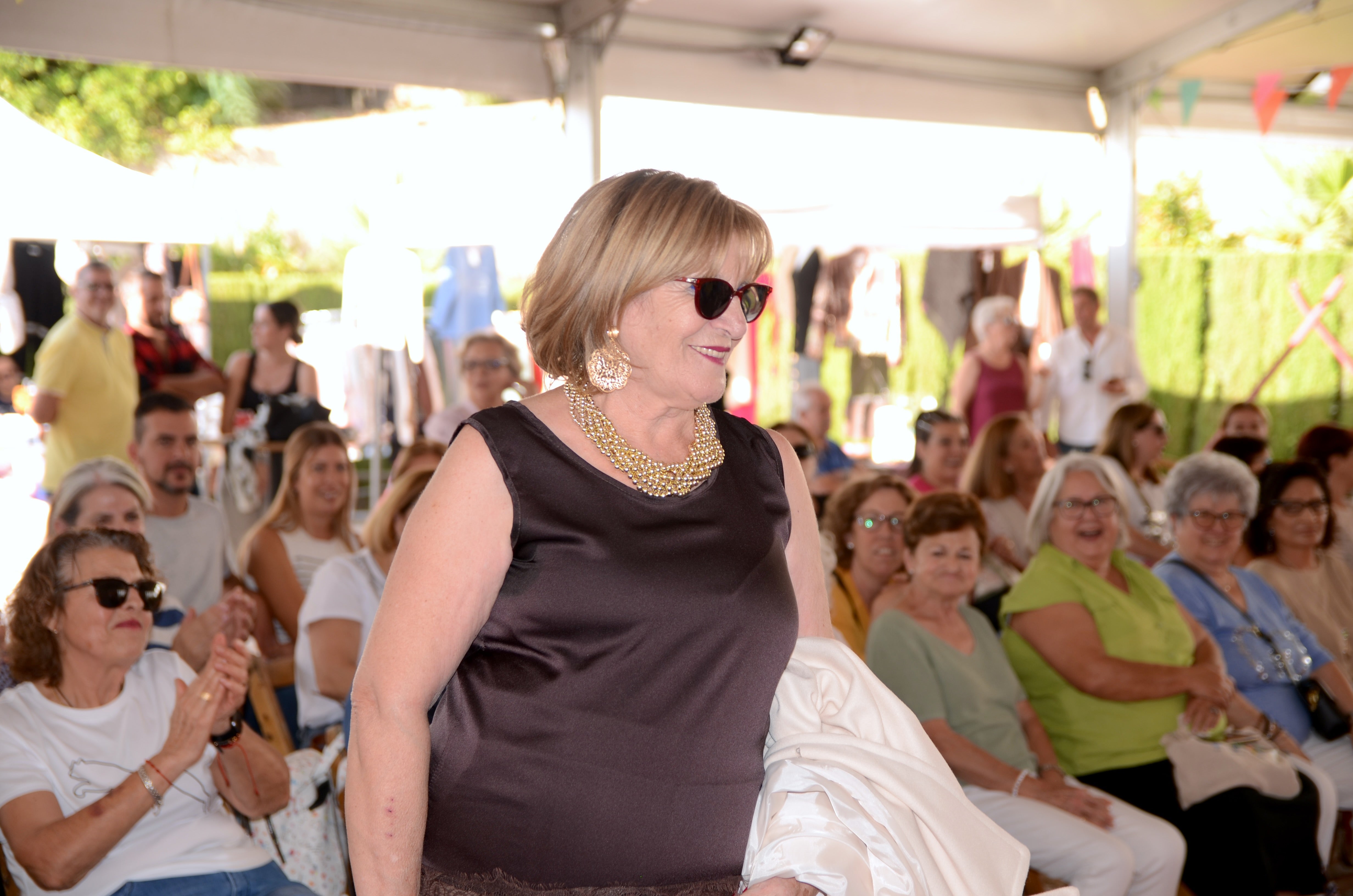 El comercio local desfila en Huétor Vega