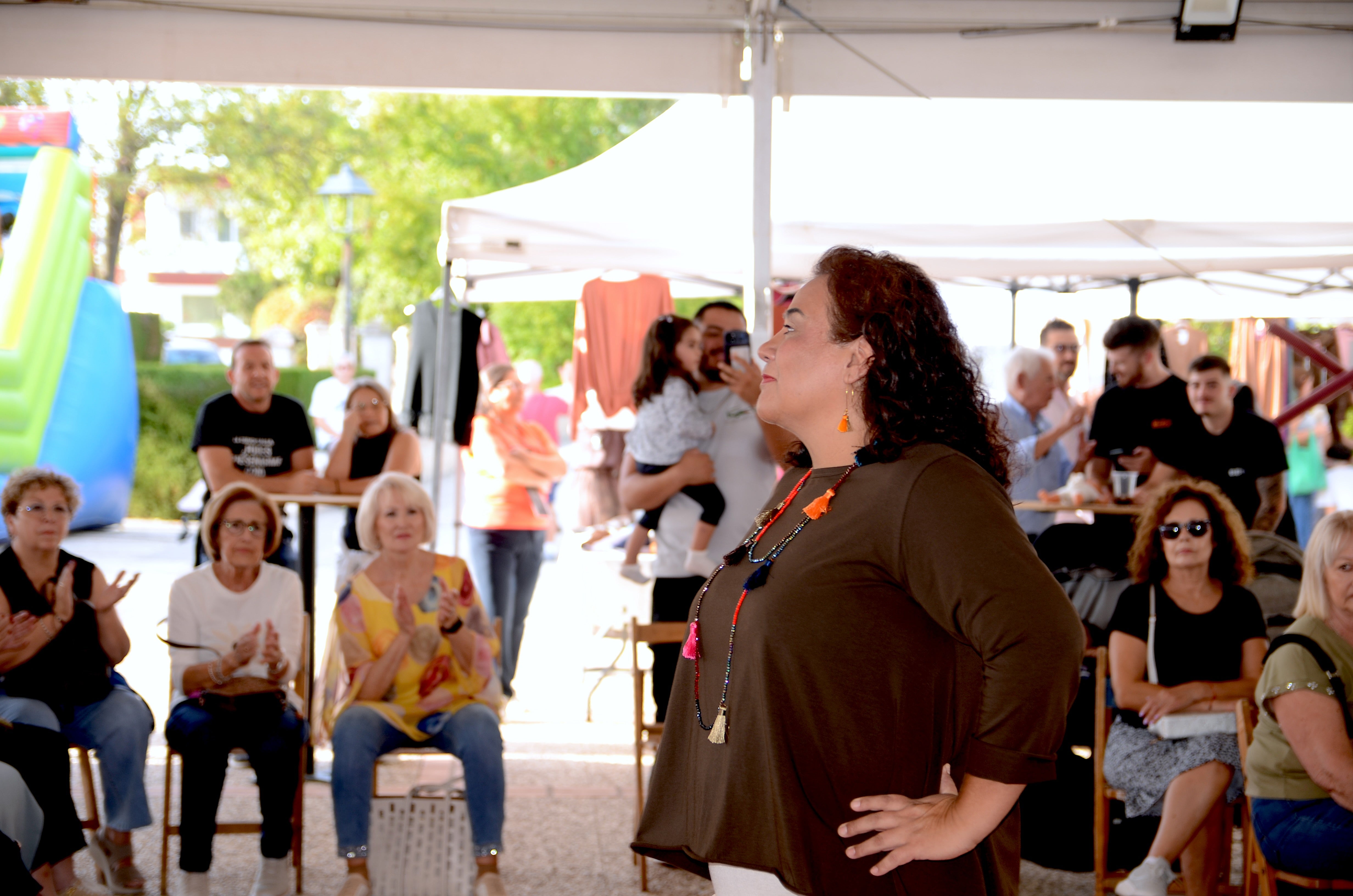 El comercio local desfila en Huétor Vega