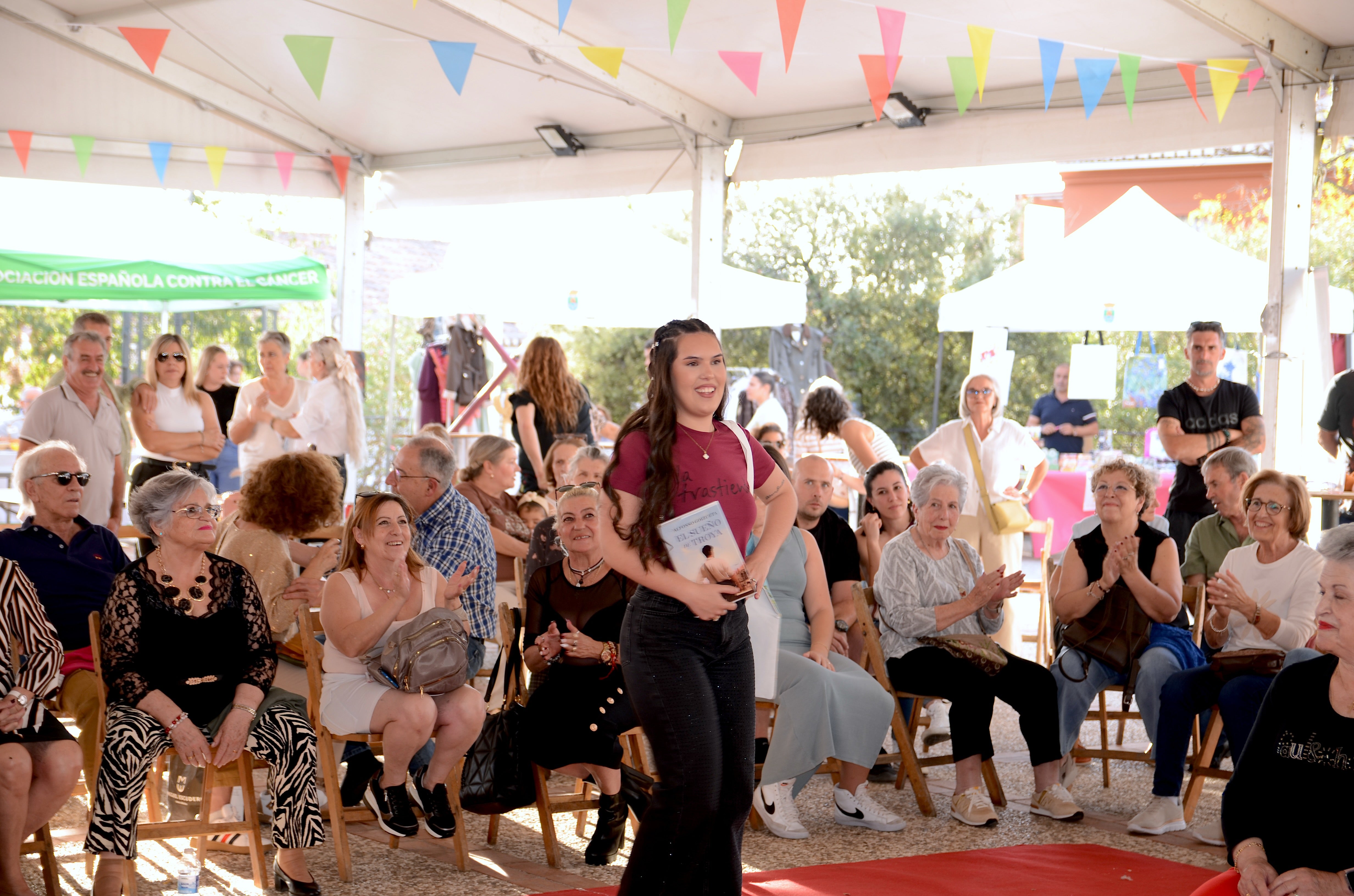 El comercio local desfila en Huétor Vega