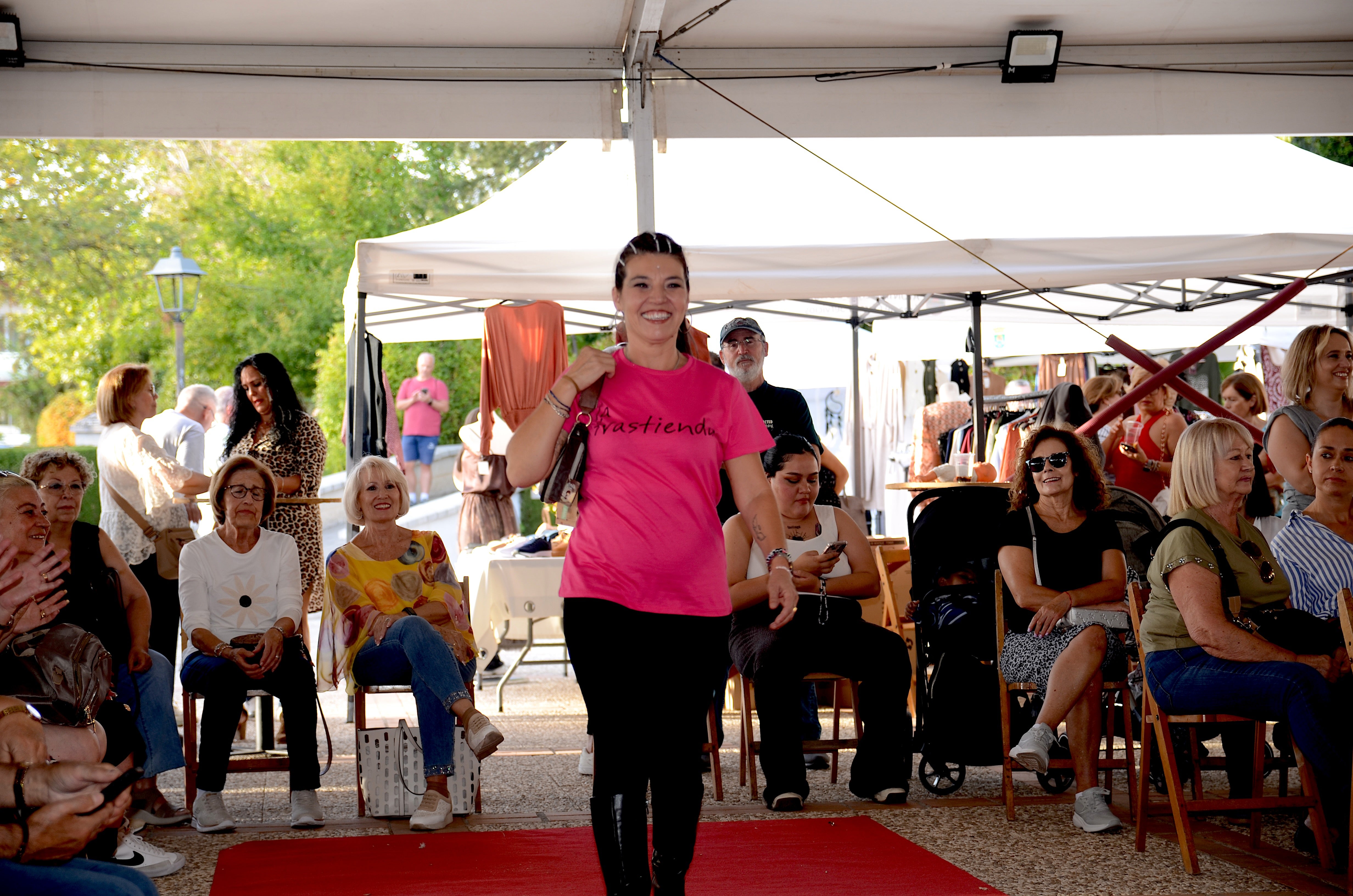 El comercio local desfila en Huétor Vega