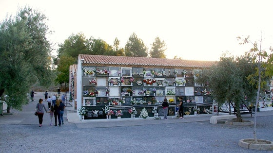 Día de Todos los Santos: Huétor Vega pone un bus gratuito al cementerio