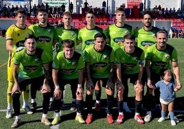 Once inicial del CD Huétor Vega en Torre del Mar.