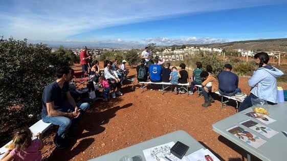 Huétor Vega une reforestación y educación ambiental en inglés en una jornada