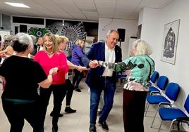 La concejala de Igualdad y el alcalde, en la primera sesión del taller.