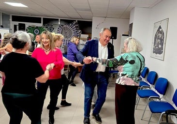 La concejala de Igualdad y el alcalde, en la primera sesión del taller.