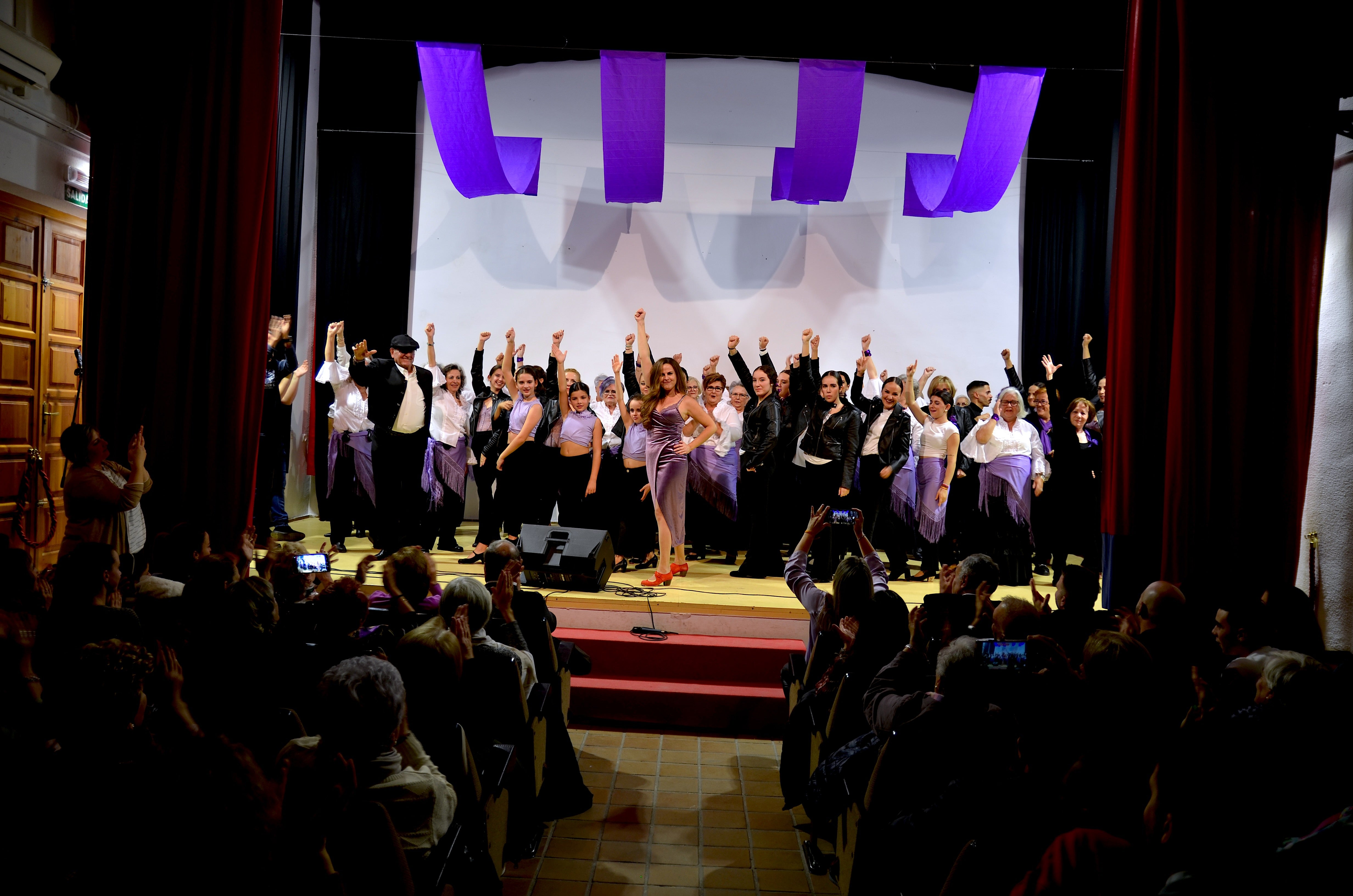 Huétor Vega escenifica el horror de la violencia de género