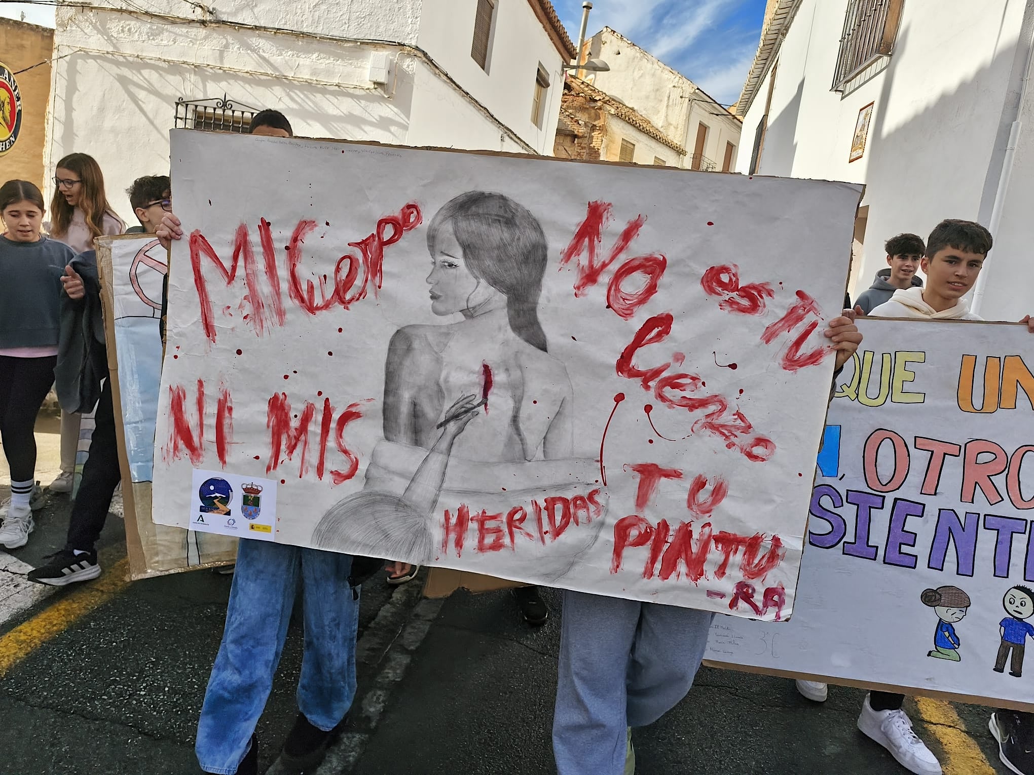 Los centros educativos de Huétor Vega enarbolan la lucha del 25N