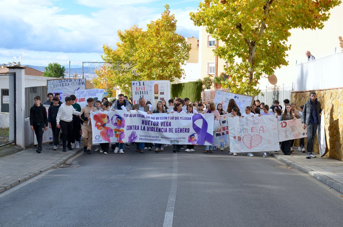 Los centros educativos de Huétor Vega enarbolan la lucha del 25N