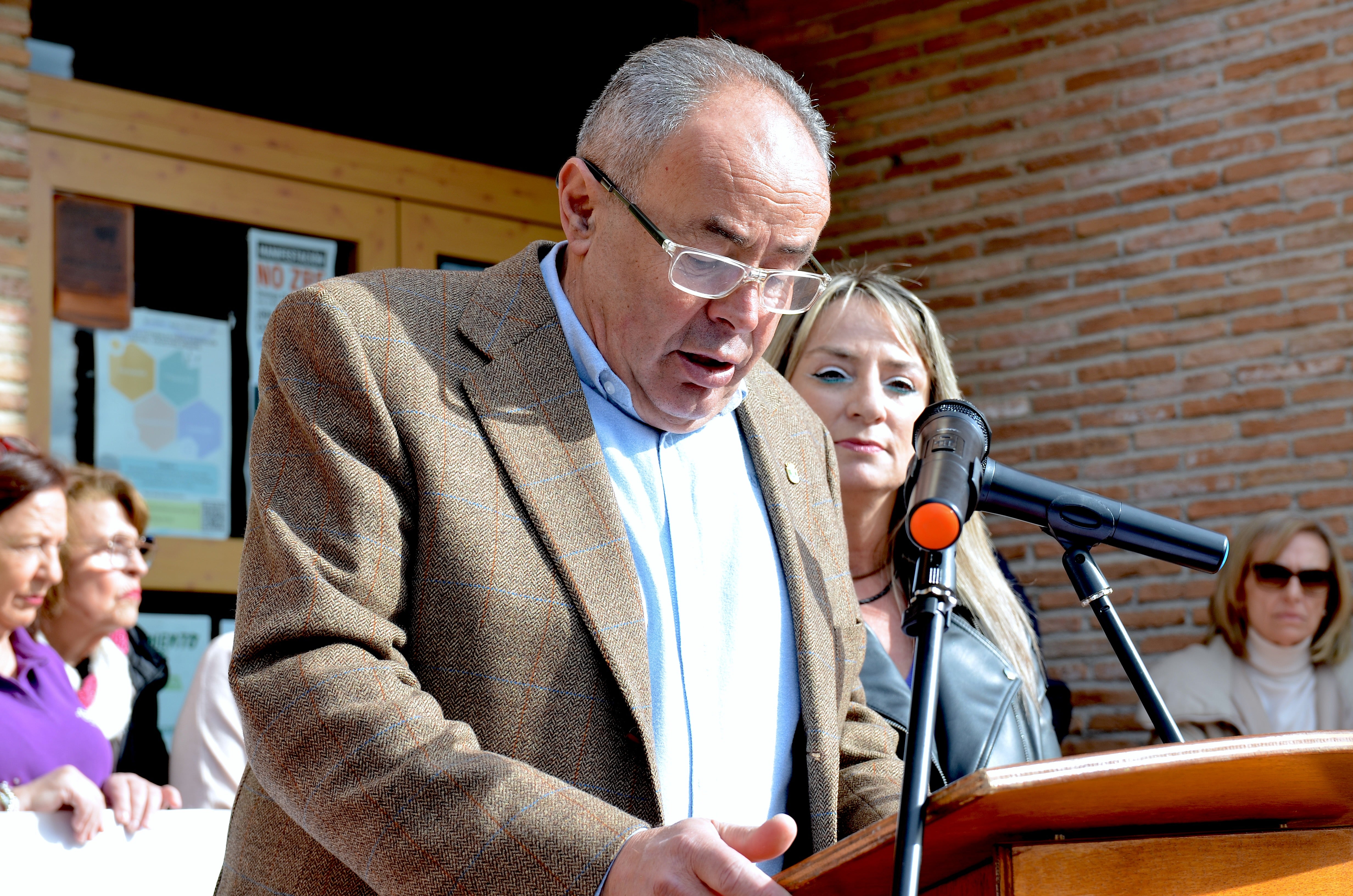 Los centros educativos de Huétor Vega enarbolan la lucha del 25N